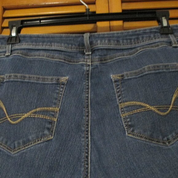 W62 shorts denim blue Bermuda with pockets & stretch size 14 - Picture 7 of 7